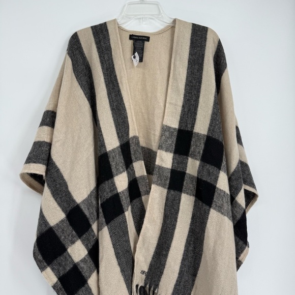 NEW Banana Republic Women Wrap Cardigan Poncho OS Tan Black Fringe Trim - Picture 6 of 12